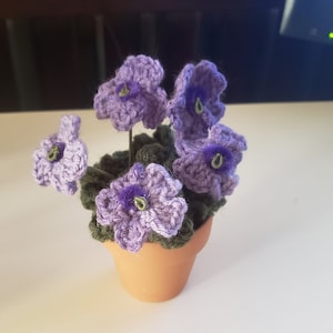 Crochet African Violet Mini Pot Crochet Flower Arrangement, Potted Crochet Flowers, Handmade Gift, Unique Home Decor