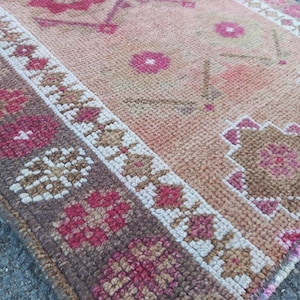 Mini tapis turc vintage : 1,11 x 2,4 pi, garniture en laine dans l&#39;entrée