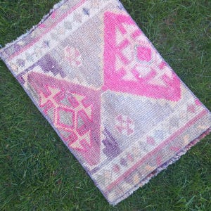 Tapis fait main en laine turque : petit tapis Oushak vintage (1,8 x 2,5 pi)