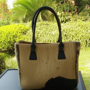 Grande borsa tote in pelle di mucca fatta a mano - Borsa western in vera pelle con pelo, borsa a tracolla boho unica, regalo rustico per lei