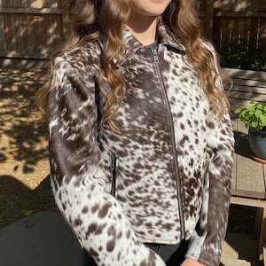 Handgefertigte Damen Western Rindsleder Lederjacke Echtes Pony Hair-On Kuhhaut Natürliche Hair-On Rindsleder Western Cowgirl Jacke Weihnachtsgeschenk
