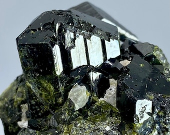 405 Carats Unique High Quality Rare Epidote Crystal Specimen from Pakistan @ 45x36x25mm / Earthy Home Decor & Display Collectible