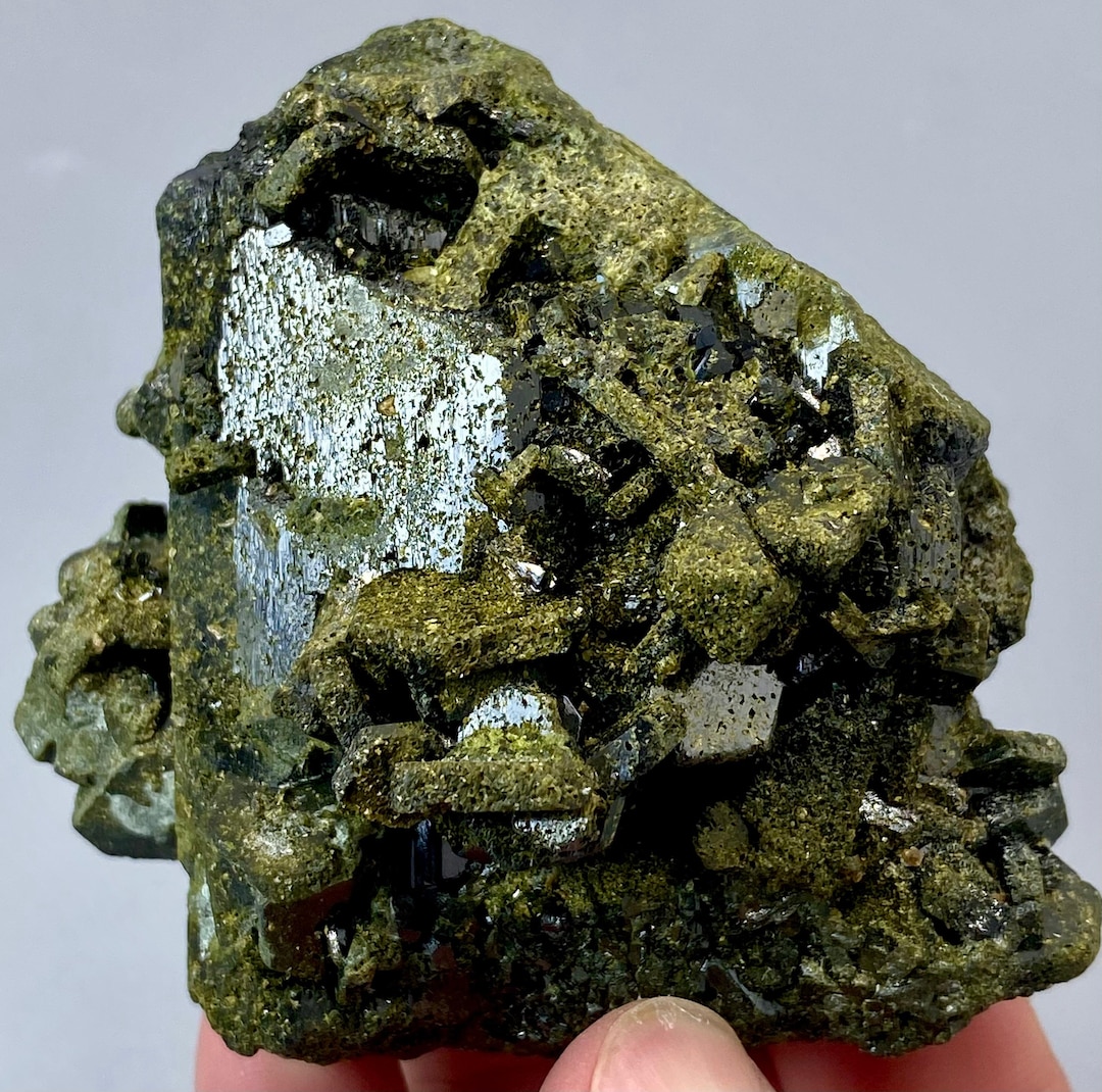 364 Gram Rare Lustrous Green Epidote Crystal Specimen From Pakistan ...
