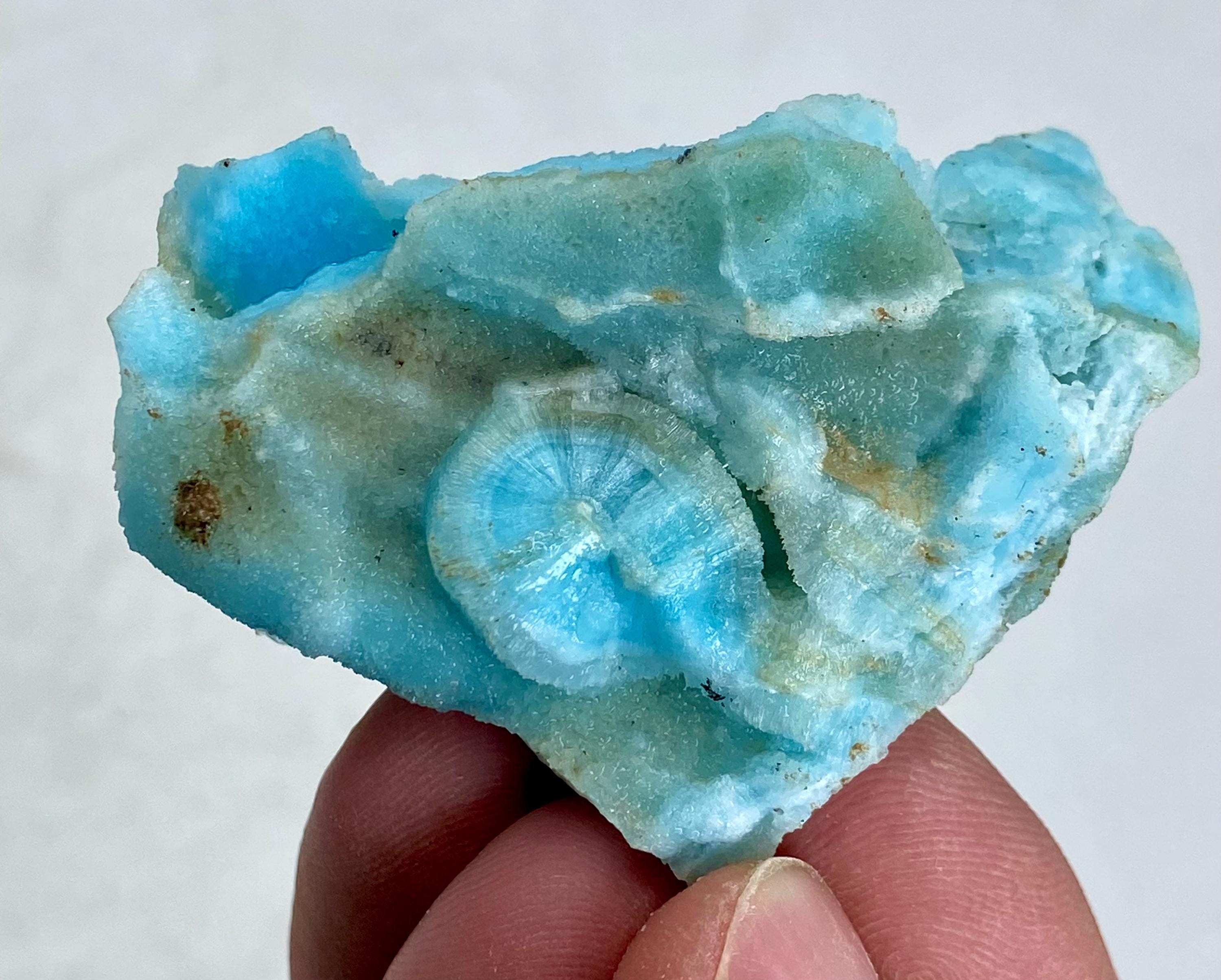 ブルーアラゴナイト結晶、アフガニスタン産のユニークな鉱物標本