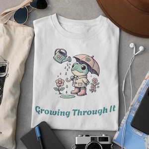 Growing Through It T-Shirt – Cute Frog Mental Health, Wholesome Cottagecore Aesthetic, Self-Growth Positive Affirmation, Nature Lover Gift