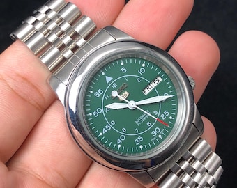 Orologio Seiko 5 Automatico Vintage: quadrante verde militare, prodotto in Giappone. 7s26-02W0