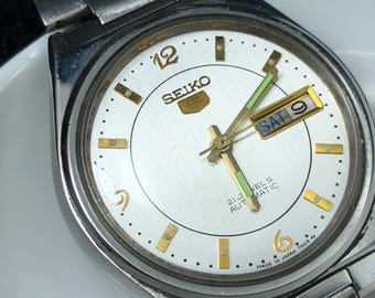 Orologio automatico vintage Seiko 5: prodotto in Giappone e ricondizionato.