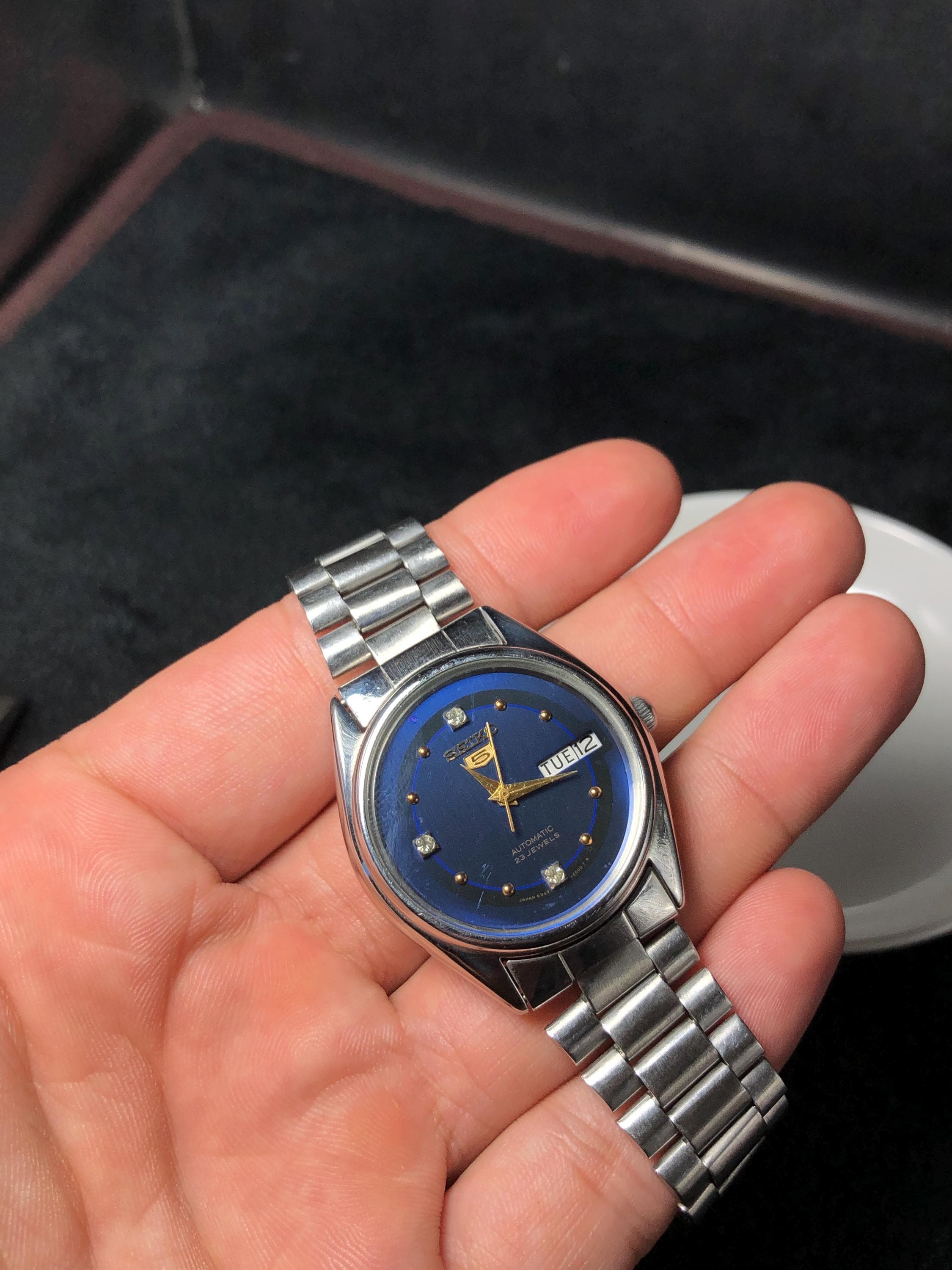Vintage Seiko 5 Automatic Watch: Japan Made, Blue Dial, 23 Jewels