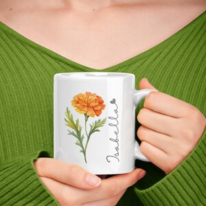 Tazza da caffè personalizzata con fiori di nascita: regalo floreale personalizzato