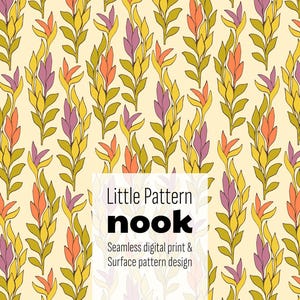 Op de afbeelding: Naadloos digitaal printontwerp met een herhalend bloemenpatroon. Het ontwerp toont gele, oranje en paarse bloemen met groene bladeren op een crèmekleurige achtergrond. De tekst "Little Pattern nook" is ook aanwezig.