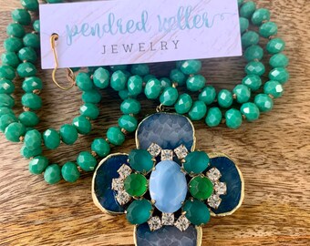 Emerald green and blue Trefoil necklace