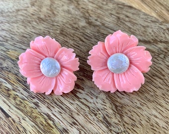 Pink and pearl flower earrings