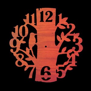 Fichier CNC en bois avec horloge en forme d'arbre et d'oiseau