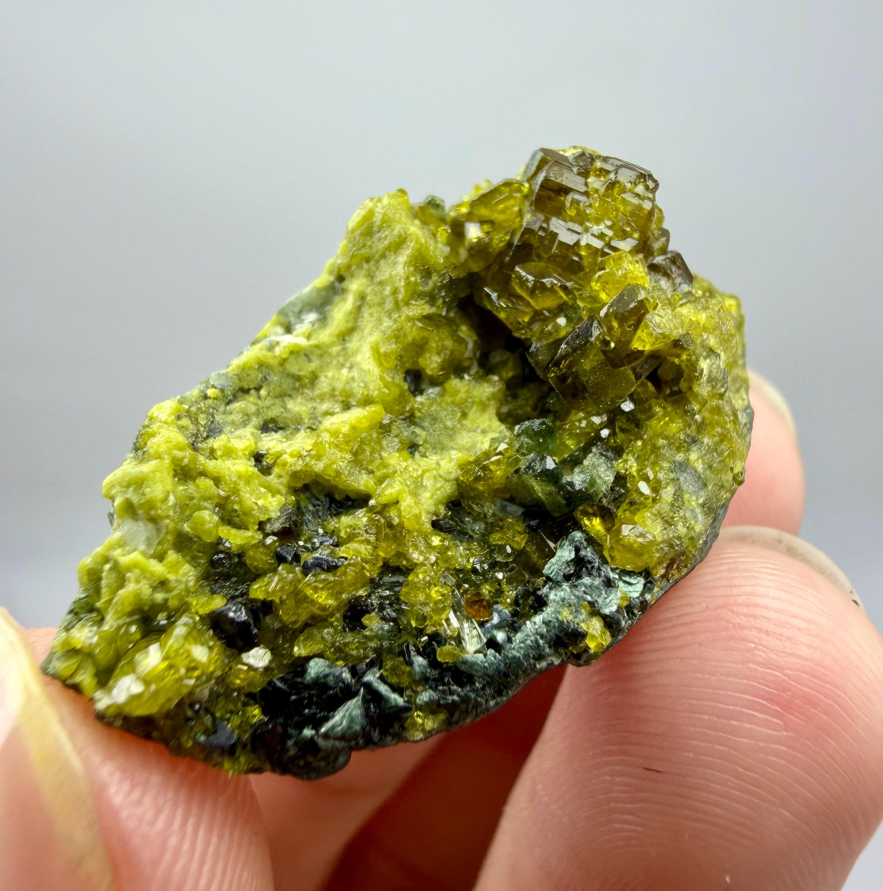 Topazolite garnet - Etsy 日本