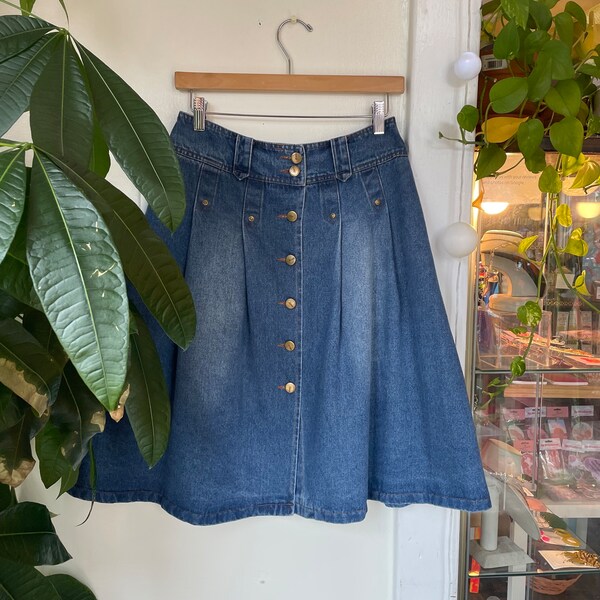 Vintage pleated button front denim skirt // 29 inch waist  (HT2415)