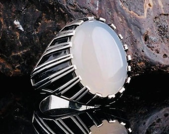 925 Sterling Silver Men’s Ring with Moonstone