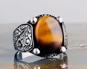 925 Sterling Silver Men’s Ring with Tiger Eye Stone and Hand-Engraved Design