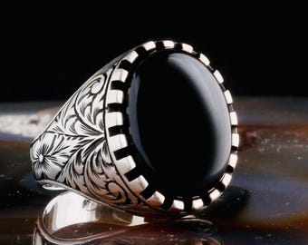 925 Sterling Silver Men’s Ring with Onyx Stone and Handcrafted Motifs