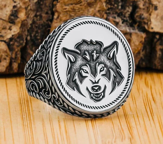 925 Sterling Silver Wolf Design Men’s Ring – 8.2 g