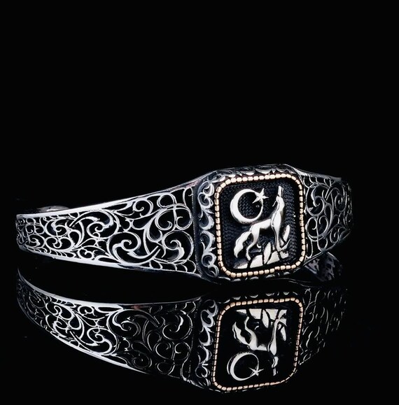 925 Sterling Silver Adjustable Men’s Cuff Bracelet with Grey Wolf Design – 35 g
