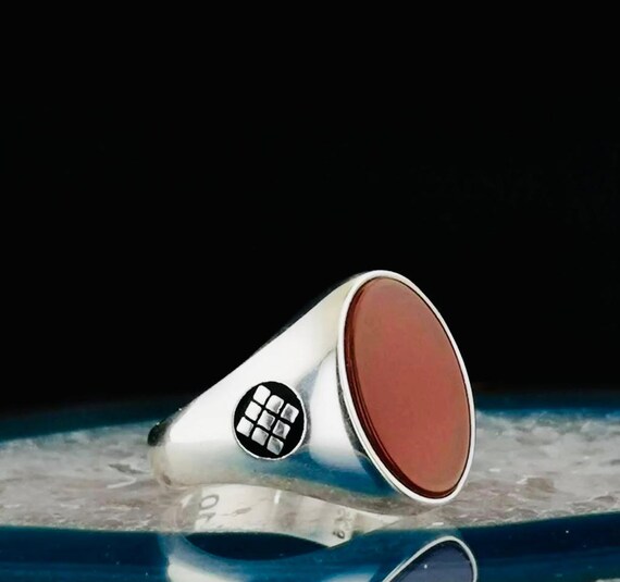 925 Sterling Silver Men’s Ring with Oval Red Agate Stone – Elegant Design