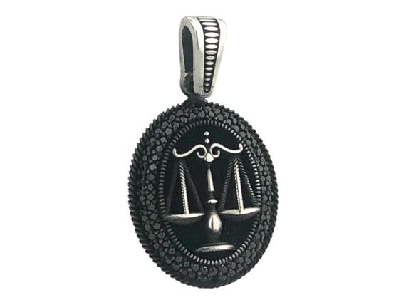 925 Sterling Silver Pendant with Black Stone & Scales of Justice Design – 5.75 g