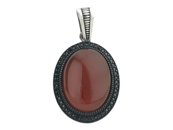 925 Sterling Silver Pendant with Red Agate Stone – 7.25 g