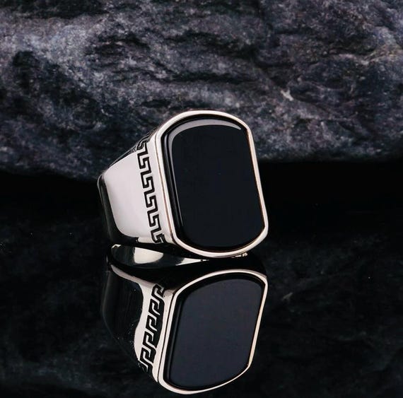 925 Sterling Silver Men’s Ring with Onyx Stone – Large Oval Design