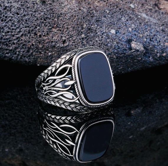 925 Sterling Silver Men’s Ring with Onyx Stone and Patterned Design