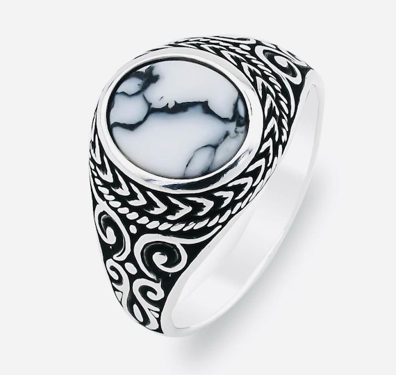 925 Sterling Silver Men’s Ring with White Turquoise – 7.4 g