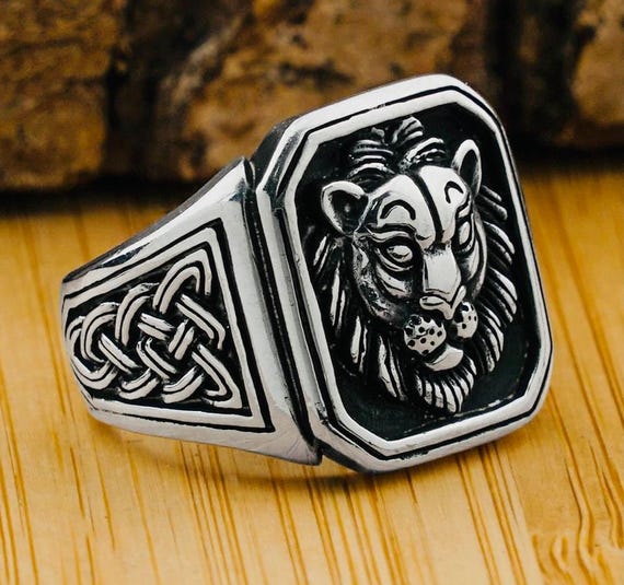 925 Sterling Silver Ring with Lion Motif – 11 g