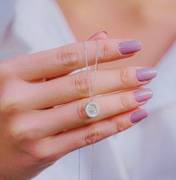 925 Sterling Silver Compass Necklace with Mother of Pearl – Elegant Pendant