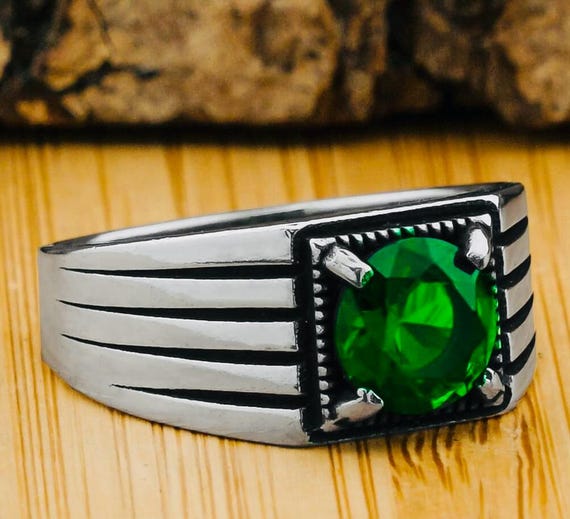 925 Sterling Silver Men’s Ring with Round Green Zircon Stone – 5.3 g