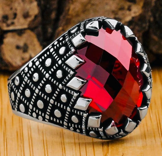 925 Sterling Silver Men’s Ring with Red Zircon Stone and Patterned Design