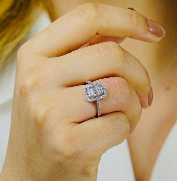 925 Sterling Silver Baguette Cut Zircon Ring – Diamond Style – 3.25 g