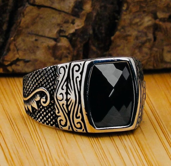925 Sterling Silver Men’s Ring with Black Zircon & Patterned Design