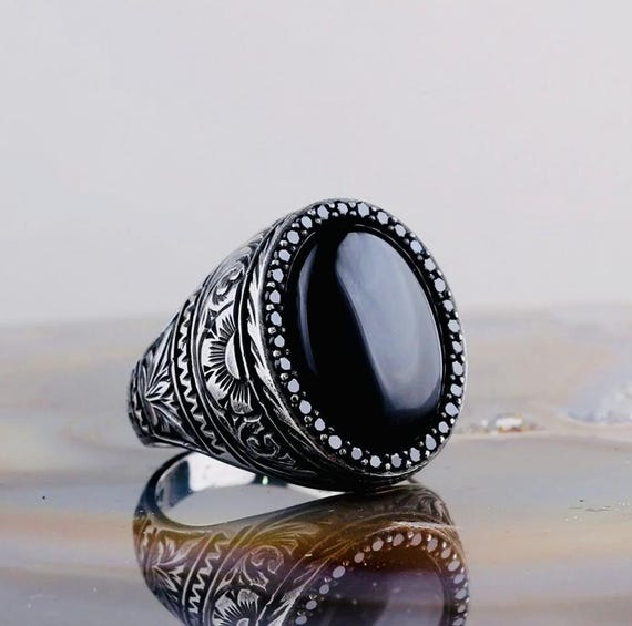 925 Sterling Silver Men’s Ring with Onyx Stone and Patterned Design