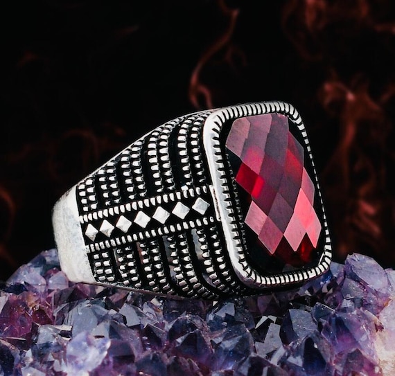 925 Sterling Silver Men’s Ring with Faceted Red Zircon Stone – 8.95 g