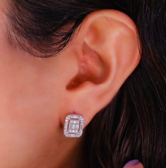 925 Sterling Silver J Hoop Earrings with Baguette Zircon – Elegant Design