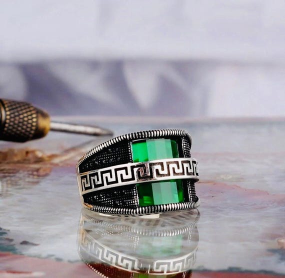 925 Sterling Silver Men’s Ring with Green Zircon Stone