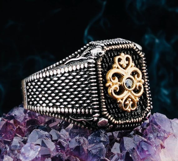 925 Sterling Silver Men’s Ring with Black Zircon and Tulip Motif – 12 g