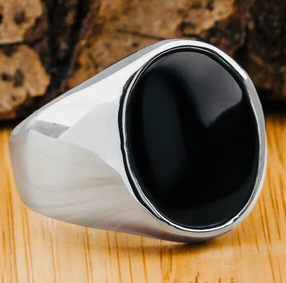 925 Sterling Silver Men’s Ring with Black Onyx Oval Stone – Polished Finish