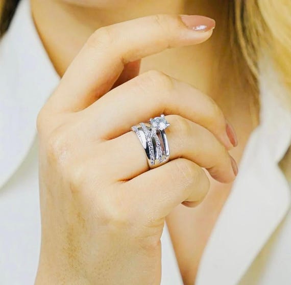 925 Sterling Silver Zircon Solitaire Ring – Rhodium Plated – 4g