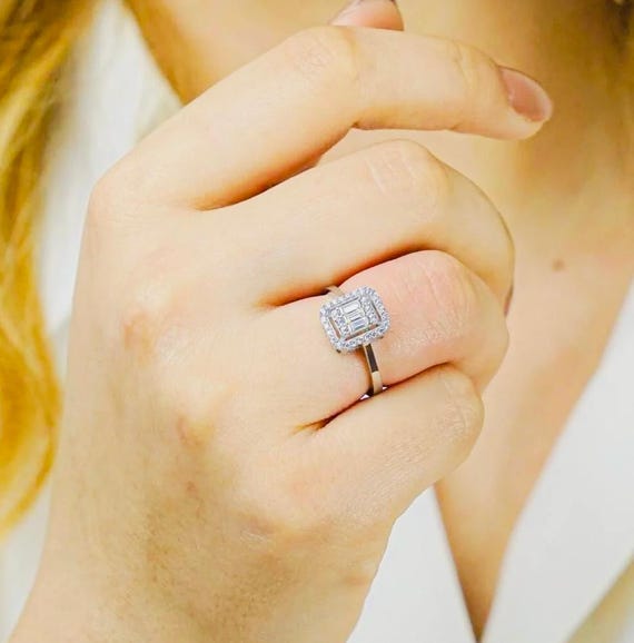 925 Sterling Silver Baguette Cut CZ Ring – Diamond Mount Design – 2.75g