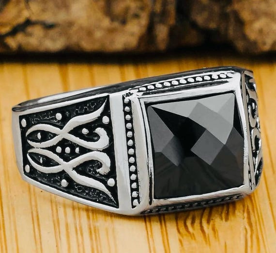 925 Sterling Silver Men’s Ring with Black Zircon Stone & Pattern Design – 6.1 g