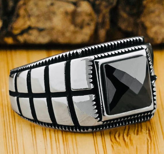925 Sterling Silver Men’s Ring with Black Zircon and Striped Design