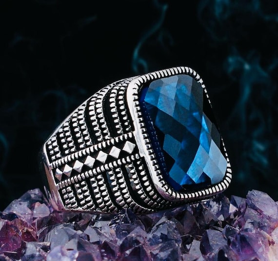 925 Sterling Silver Men’s Ring with Faceted Parliament Blue Zircon – 7.60 g