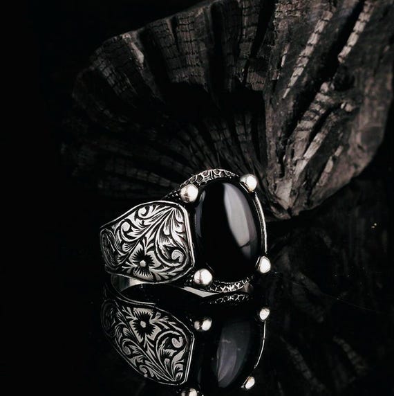 925 Sterling Silver Men’s Ring with Onyx Stone and Carved Motifs