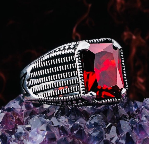 925 Sterling Silver Men’s Ring with Red Zircon Stone – 7.75 g