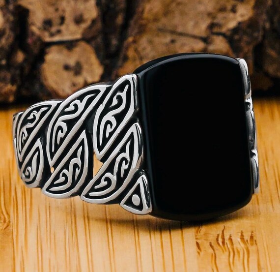 925 Sterling Silver Men’s Ring with Black Onyx Stone and Braided Design